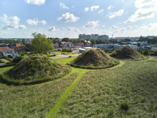 Drie tumuli Grimde